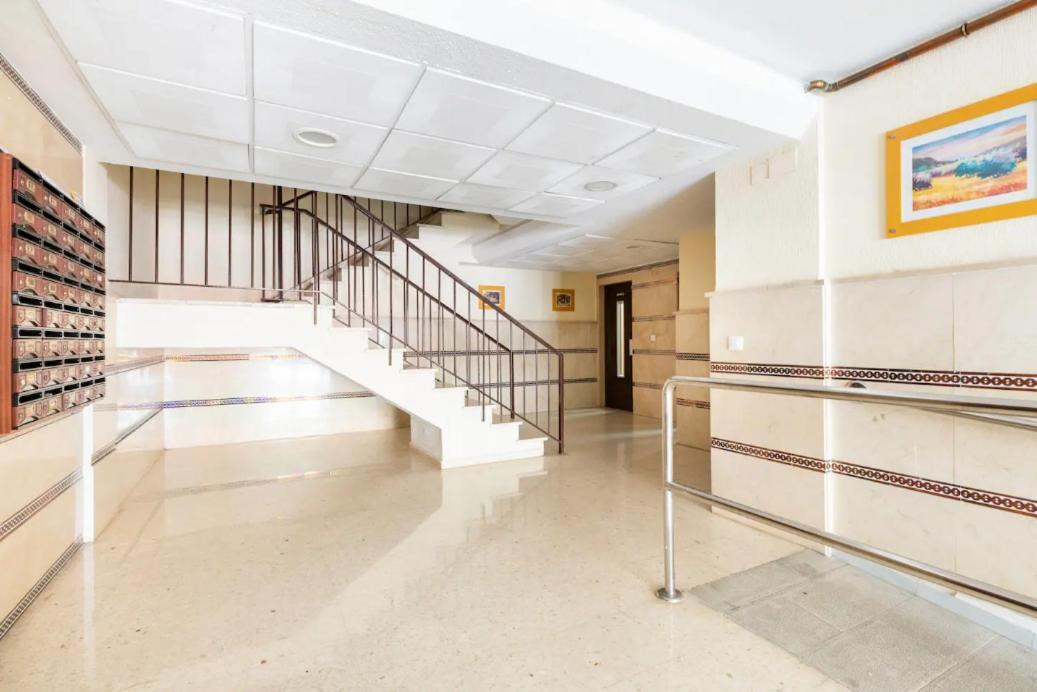 Apartamento Amplio Con 4 Habitaciones Y 2 Banos - Great Apartment With 4 Rooms - 2 Baths Sevilla Eksteriør bilde