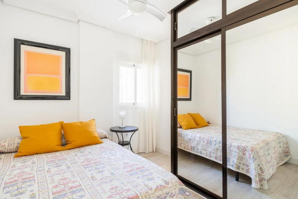 Apartamento Amplio Con 4 Habitaciones Y 2 Banos - Great Apartment With 4 Rooms - 2 Baths Sevilla Eksteriør bilde