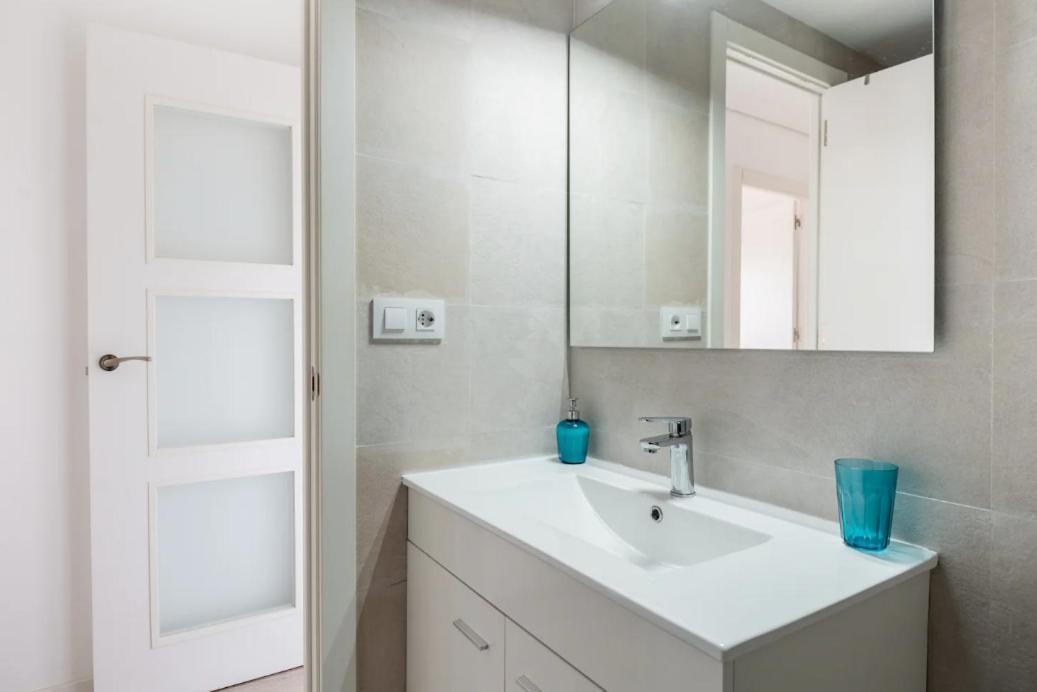 Apartamento Amplio Con 4 Habitaciones Y 2 Banos - Great Apartment With 4 Rooms - 2 Baths Sevilla Eksteriør bilde