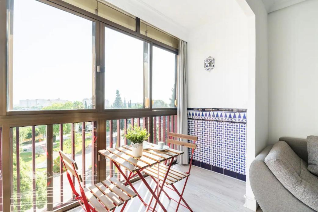 Apartamento Amplio Con 4 Habitaciones Y 2 Banos - Great Apartment With 4 Rooms - 2 Baths Sevilla Eksteriør bilde