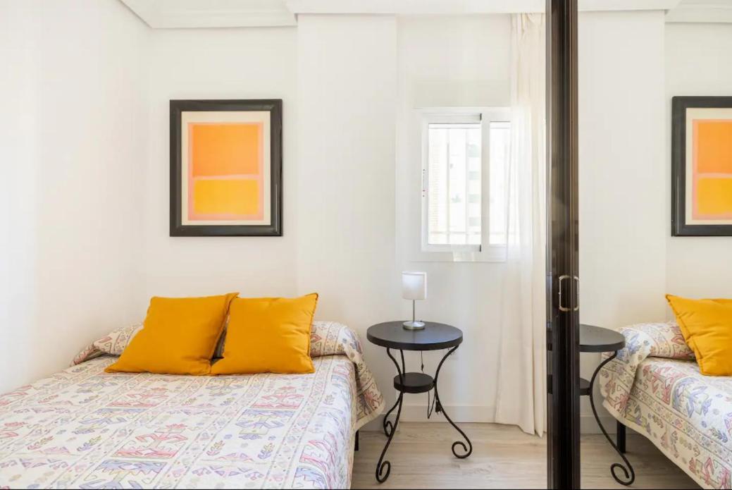 Apartamento Amplio Con 4 Habitaciones Y 2 Banos - Great Apartment With 4 Rooms - 2 Baths Sevilla Eksteriør bilde