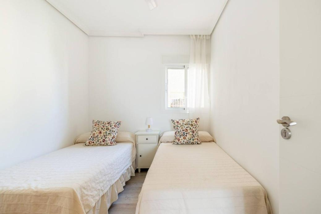 Apartamento Amplio Con 4 Habitaciones Y 2 Banos - Great Apartment With 4 Rooms - 2 Baths Sevilla Eksteriør bilde