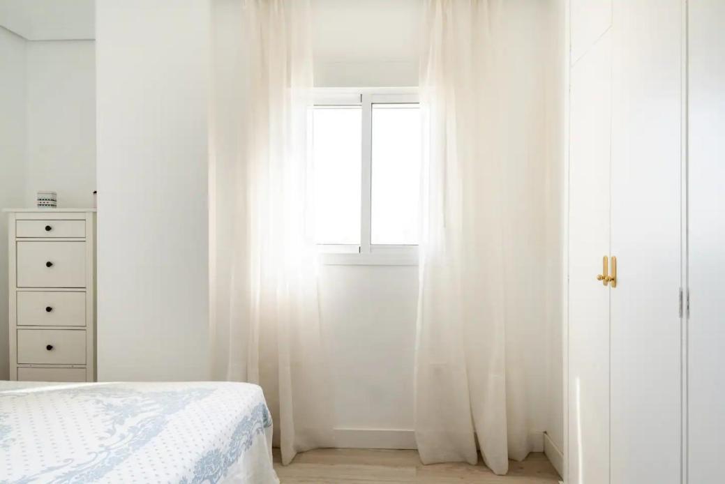 Apartamento Amplio Con 4 Habitaciones Y 2 Banos - Great Apartment With 4 Rooms - 2 Baths Sevilla Eksteriør bilde