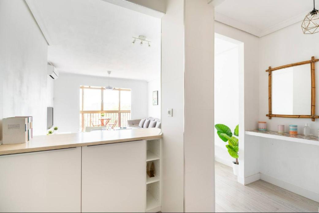 Apartamento Amplio Con 4 Habitaciones Y 2 Banos - Great Apartment With 4 Rooms - 2 Baths Sevilla Eksteriør bilde